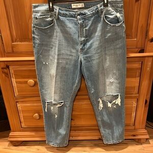 Abercrombie blue light skinny jeans distressed on the knees